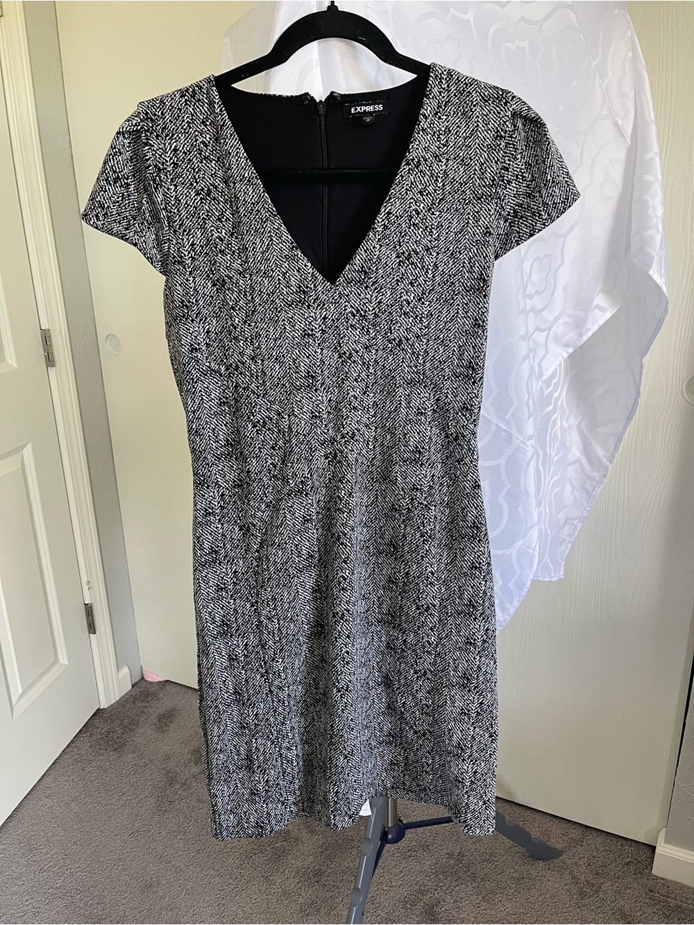 Express Black and White V-Neck Sheath Dress